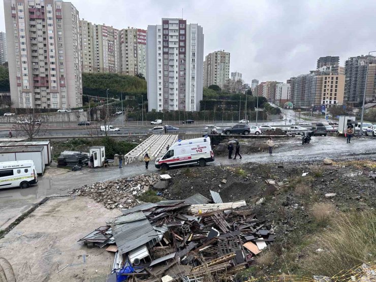 ÜMRANİYE’DE DEREDE ERKEK CESEDİ BULUNDU