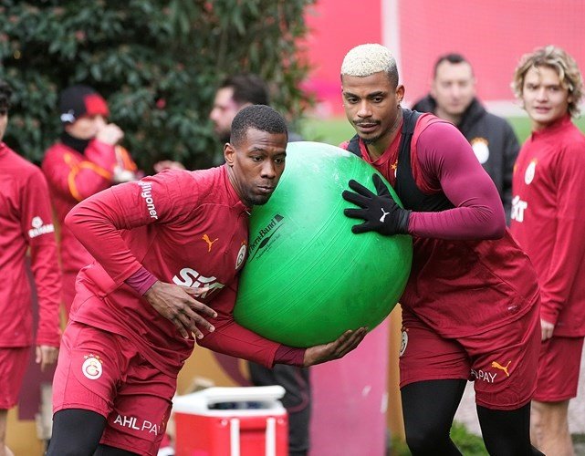 GALATASARAY, AZ ALKMAAR MAÇI HAZIRLIKLARINA BAŞLADI