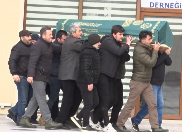 BÜYÜKÇEKMECE’DE ÖLDÜRÜLEN ADAM SON YOLCUĞUNA UĞURLANDI