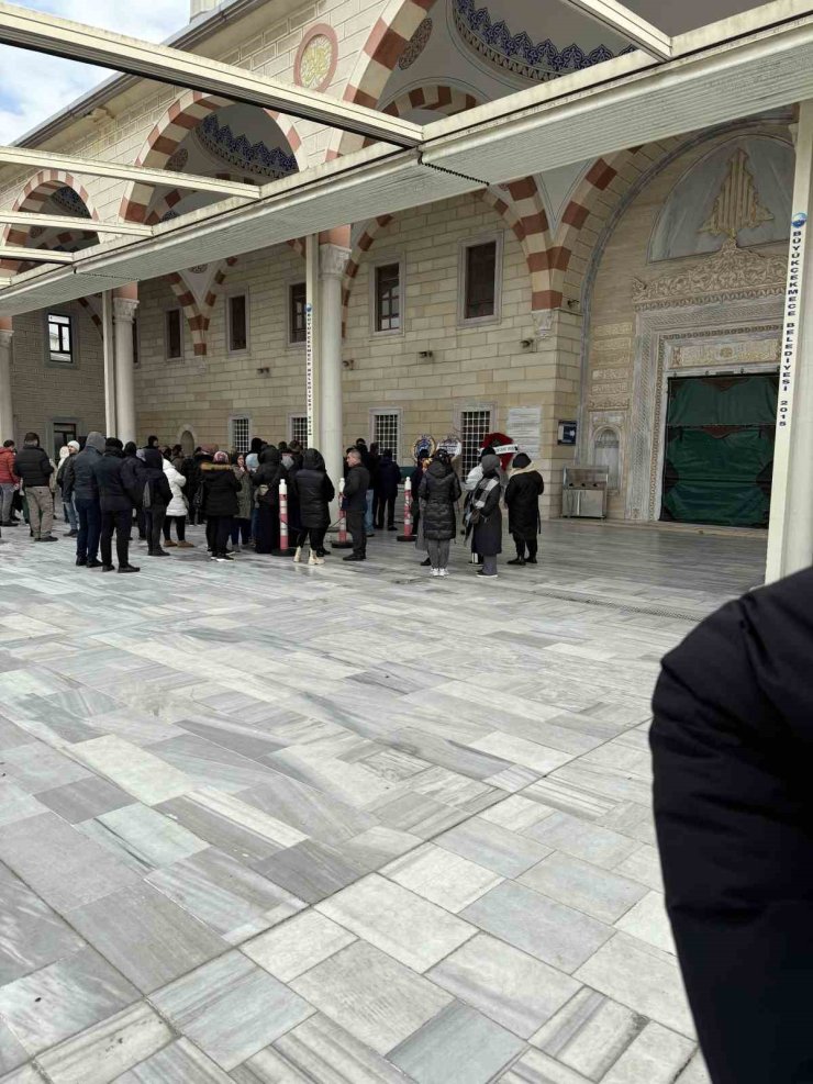 BÜYÜKÇEKMECE’DE ÖLDÜRÜLEN ADAM SON YOLCUĞUNA UĞURLANDI