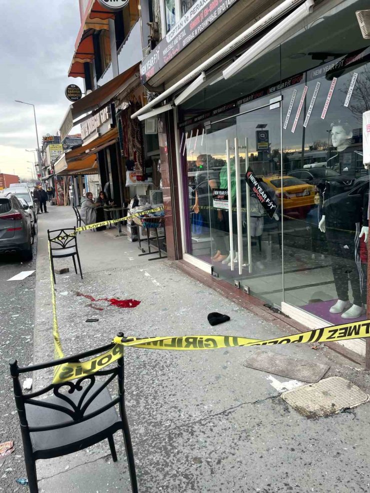 FATİH’TE UYUŞTURUCU ETKİSİNDEYKEN DÖVDÜKLERİ ARKADAŞLARINI CAMDAN ATTILAR