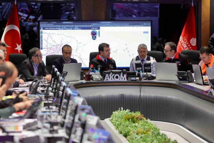 İBB BAŞKANI İMAMOĞLU, KAR YAĞIŞINA İLİŞKİN AÇIKLAMALARDA BULUNDU