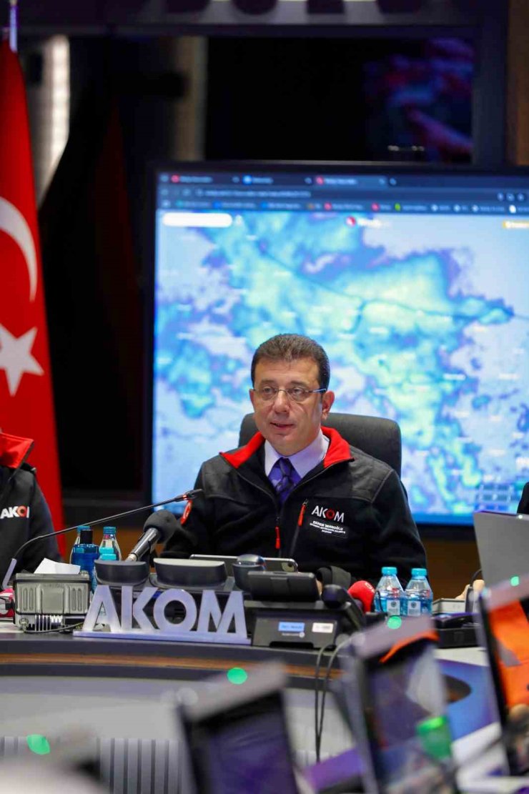 İBB BAŞKANI İMAMOĞLU, KAR YAĞIŞINA İLİŞKİN AÇIKLAMALARDA BULUNDU