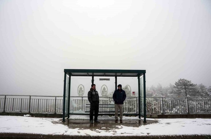 İSTANBUL’DA BEYAZ GELİNLİĞİNİ GİYEN ORMANLIK ALANLAR DRON İLE GÖRÜNTÜLENDİ