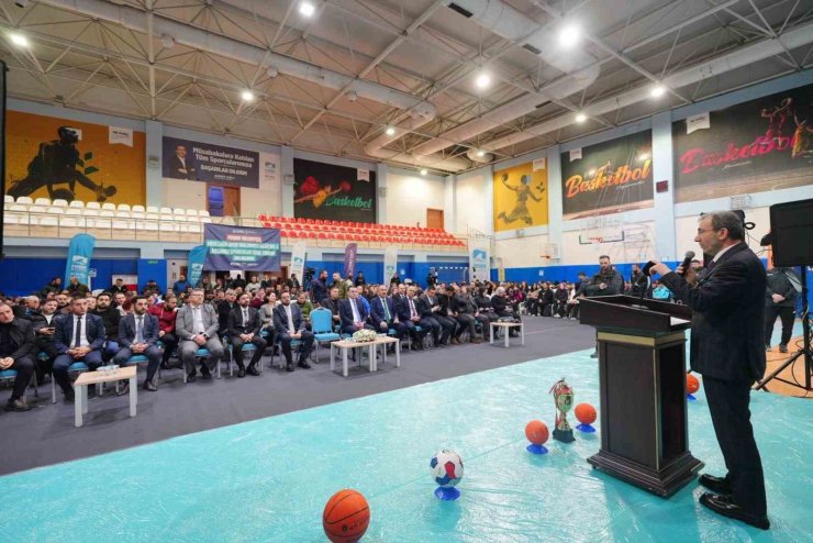 PENDİK’TE SPORA BÜYÜK DESTEK: 172 OKULA 5 MİLYONLUK YARDIM