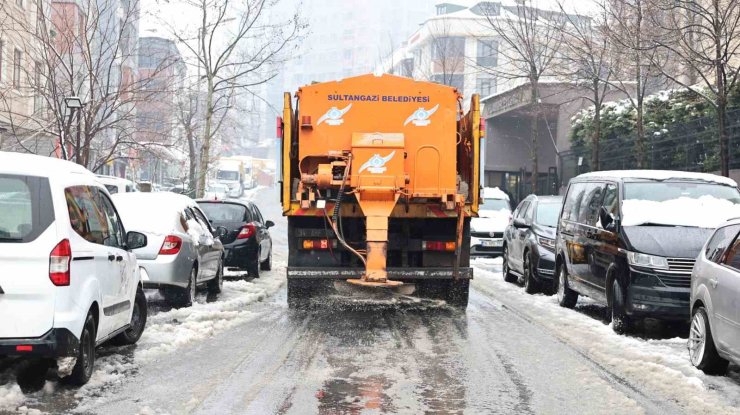 SULTANGAZİ BELEDİYESİ EKİPLERİ KAR MESAİSİNDE