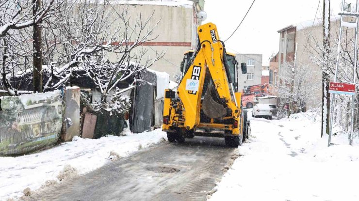 SULTANGAZİ BELEDİYESİ EKİPLERİ KAR MESAİSİNDE