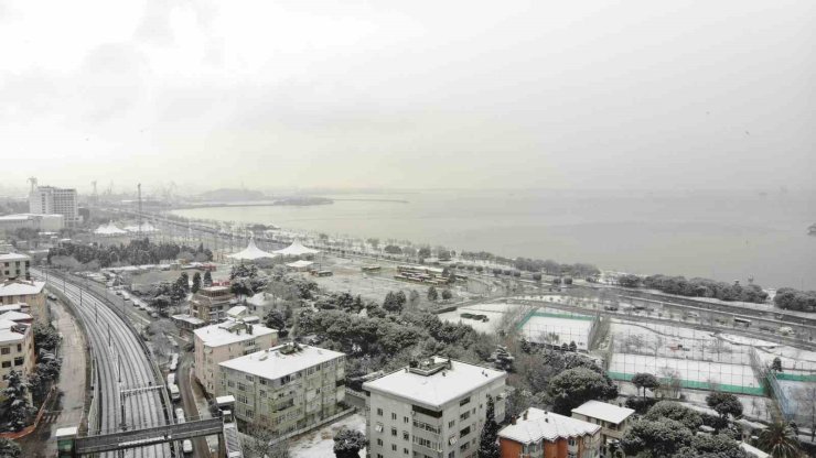 KARLA BEYAZA BÜRÜNEN PENDİK HAVADAN GÖRÜNTÜLENDİ