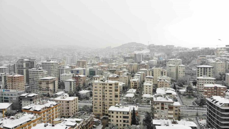 KARLA BEYAZA BÜRÜNEN PENDİK HAVADAN GÖRÜNTÜLENDİ