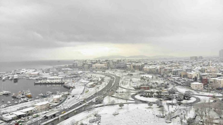 KARLA BEYAZA BÜRÜNEN PENDİK HAVADAN GÖRÜNTÜLENDİ