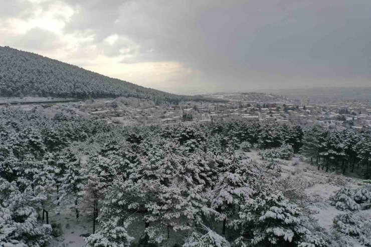 KAR YAĞIŞI SONRASI AYDOS ORMANI’NDA KARTPOSTALLIK GÖRÜNTÜLER OLUŞTU