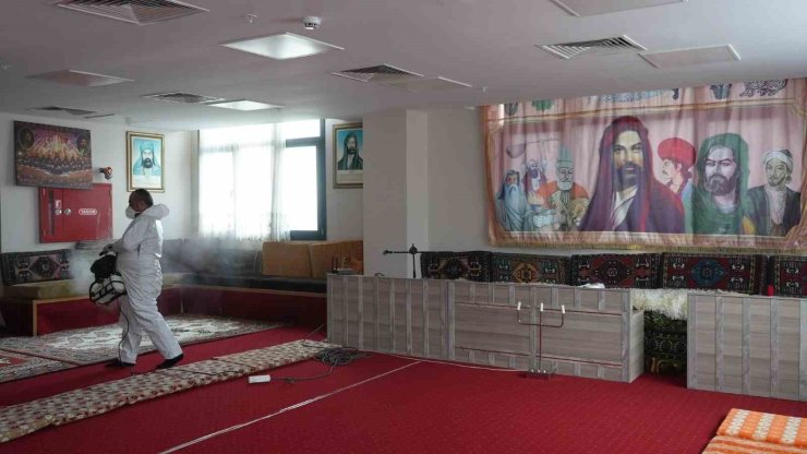 MALTEPE’DEKİ İBADETHANELER RAMAZAN ÖNCESİ DEZENFEKTE EDİLİYOR