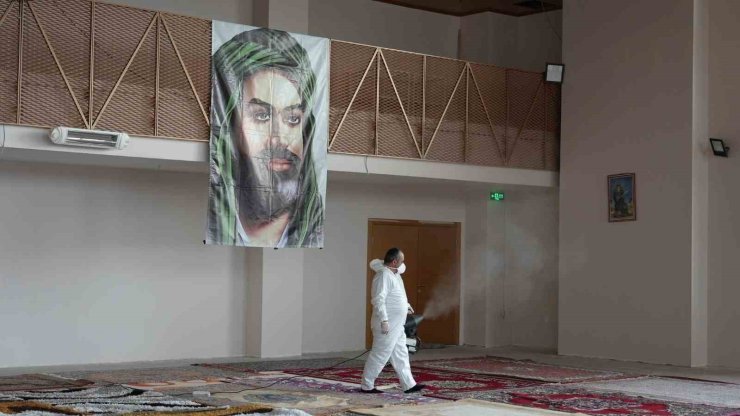 MALTEPE’DEKİ İBADETHANELER RAMAZAN ÖNCESİ DEZENFEKTE EDİLİYOR