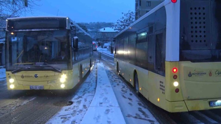 İSTANBUL GÜNÜN İLK SAATLERİNDE KARA TESLİM OLDU