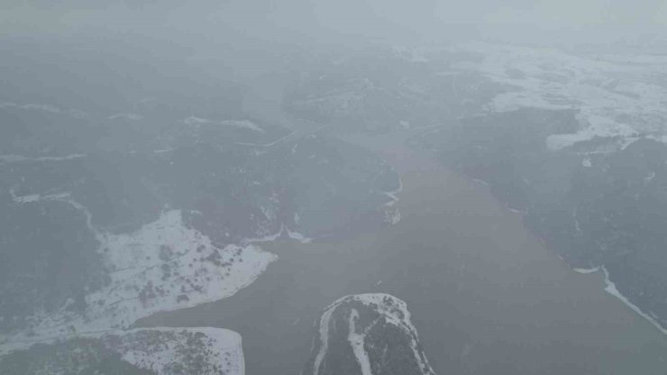 İSTANBUL’DA KAR YAĞIŞI ETKİLİ OLURKEN BARAJLARDAKİ DOLULUK ORANI YÜZDE 70’İ GEÇTİ