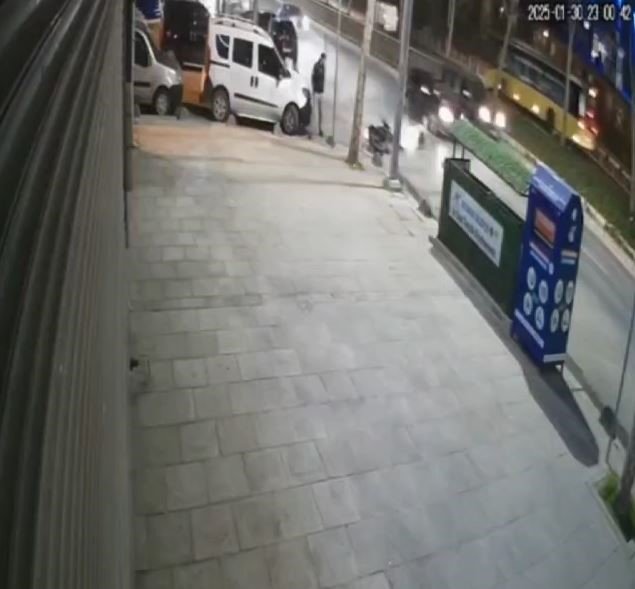 SULTANGAZİ’DE FECİ KAZA KAMERADA: MOTOSİKLETLİYE ÇARPARAK KAÇTI