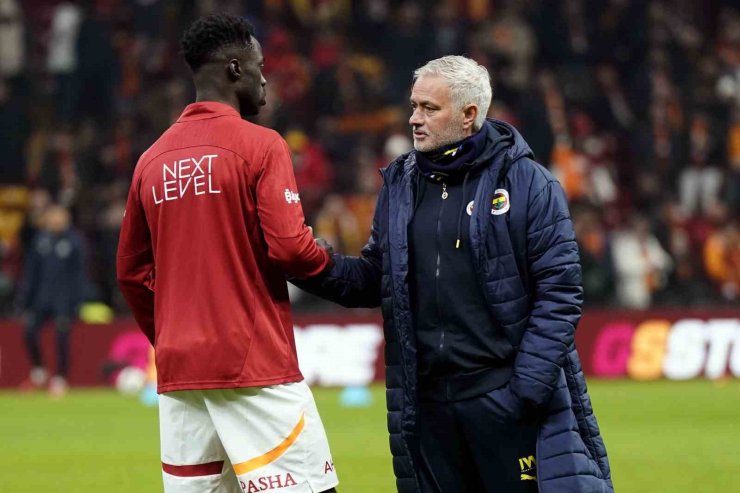 TRENDYOL SÜPER LİG: GALATASARAY: 0 - FENERBAHÇE: 0 (MAÇ DEVAM EDİYOR)