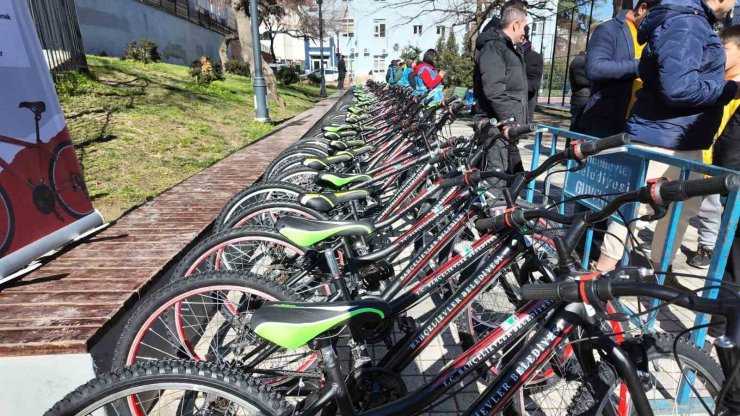 BAHÇELİEVLER BELEDİYESİ HER AY 100 KİŞİYİ BİSİKLET SAHİBİ YAPIYOR