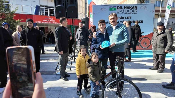 BAHÇELİEVLER BELEDİYESİ HER AY 100 KİŞİYİ BİSİKLET SAHİBİ YAPIYOR
