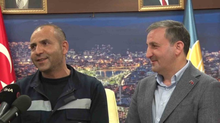 SULTANBEYLİ’DE GÖNÜLLERİ FETHEDEN PERSONELE BELEDİYE BAŞKANI ALİ TOMBAŞ’TAN ÖDÜL