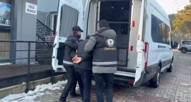 ÜMRANİYE’DE OKUL BAHÇESİNDE KÖPEK DEHŞETİ: 5 ÖĞRENCİYİ ISIRDI