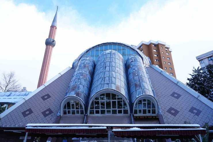 KADIKÖY’DEKİ İBADETHANELERDE RAMAZAN AYI TEMİZLİĞİ