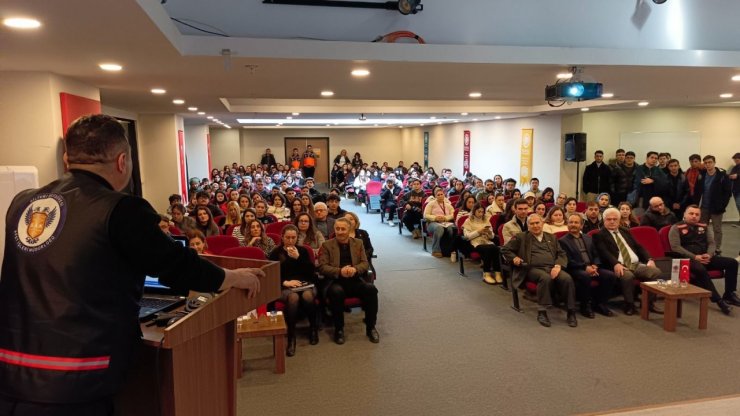 SİLİVRİ BELEDİYESİ, ÖĞRENCİLERE AFET BİLİNCİ KAZANDIRIYOR