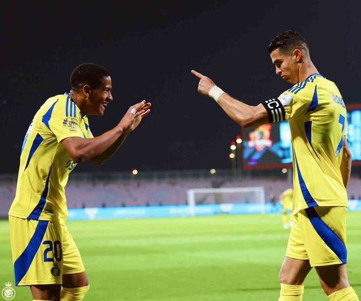 40 YAŞINDAKİ CRİSTİANO RONALDO, KARİYERİNİN 925. GOLÜNÜ ATTI