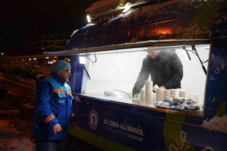 TUZLA BELEDİYESİ’NDEN SOĞUK KIŞ GÜNLERİNDE ÇORBA İKRAMI