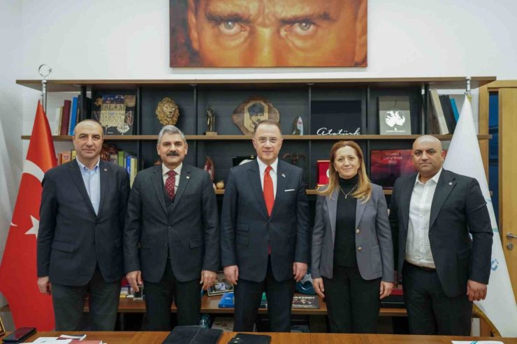 BEYLİKDÜZÜ BELEDİYESİNDE TOPLU İŞ SÖZLEŞMESİ İMZALANDI