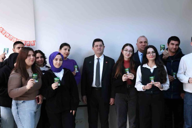 ÇEKMEKÖYLÜ ON BİN ÖĞRENCİYE ÜCRETSİZ DİJİTAL DERSHANE