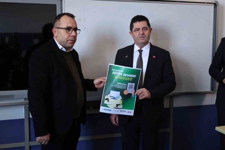 ÇEKMEKÖYLÜ ON BİN ÖĞRENCİYE ÜCRETSİZ DİJİTAL DERSHANE