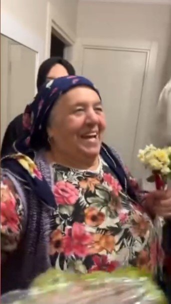 TORUNLARINDAN YARIM ASRI DEVİREN DEDE VE NENEYE DUYGULANDIRAN SÜRPRİZ