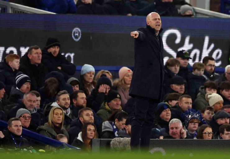 LİVERPOOL TEKNİK DİREKTÖRÜ ARNE SLOT’A 2 MAÇ CEZA!