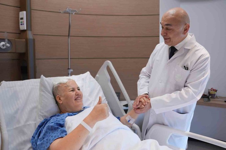 GUİNNESS REKORTMENİ DOÇ. DR. ALİ ZIRH, 2 BİNİNCİ AMELİYATINI GERÇEKLEŞTİRDİ