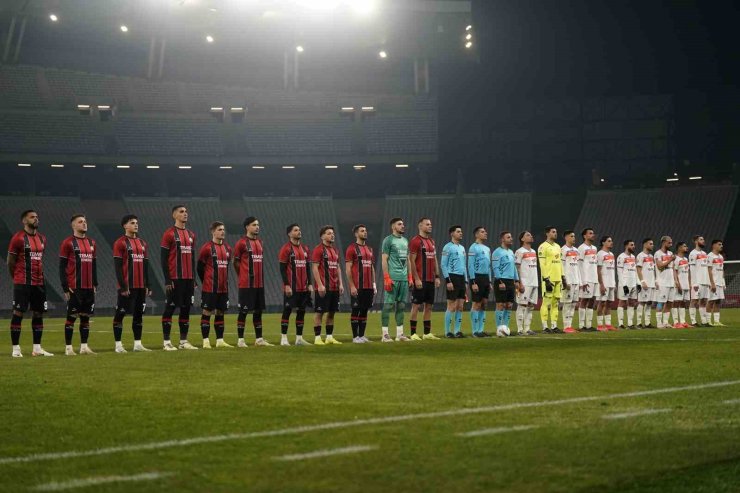 ZİRAAT TÜRKİYE KUPASI: FATİH KARAGÜMRÜK: 0 - İSKENDERUNSPOR: 2 (İLK YARI)