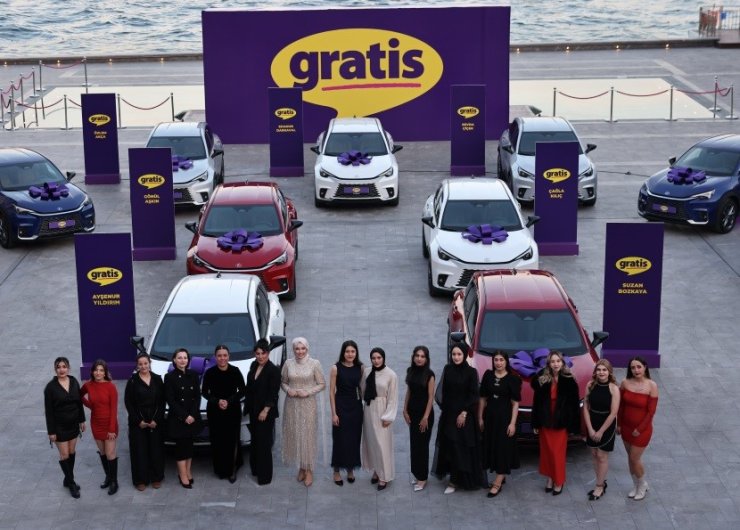GRATİS’İN 15’İNCİ YILINA ÖZEL KAMPANYASIYLA OTOMOBİL KAZANAN 15 TALİHLİ ÖDÜLLERİNE KAVUŞTU
