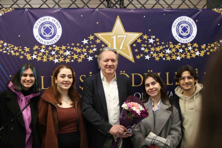 SANAT VE MEDYA DÜNYASI, İAÜ İLETİŞİM ÖDÜLLERİ’NDE BİR ARAYA GELDİ