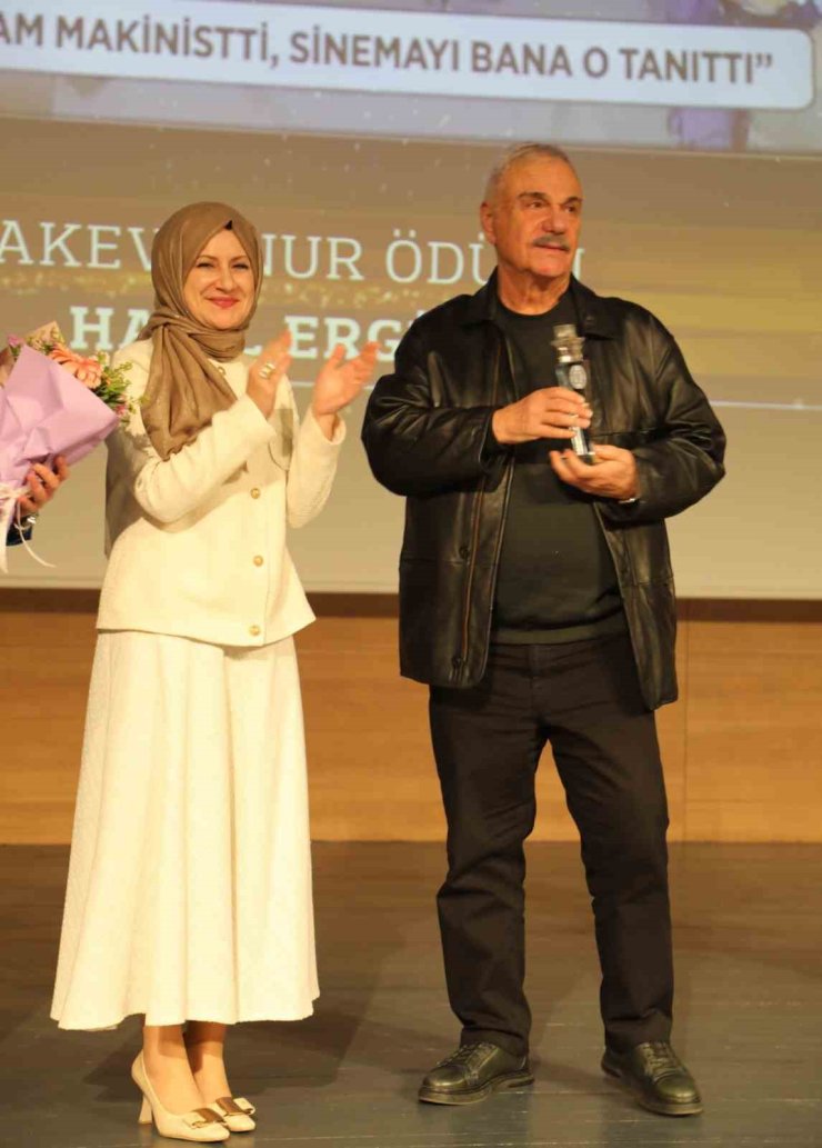 SANAT VE MEDYA DÜNYASI, İAÜ İLETİŞİM ÖDÜLLERİ’NDE BİR ARAYA GELDİ