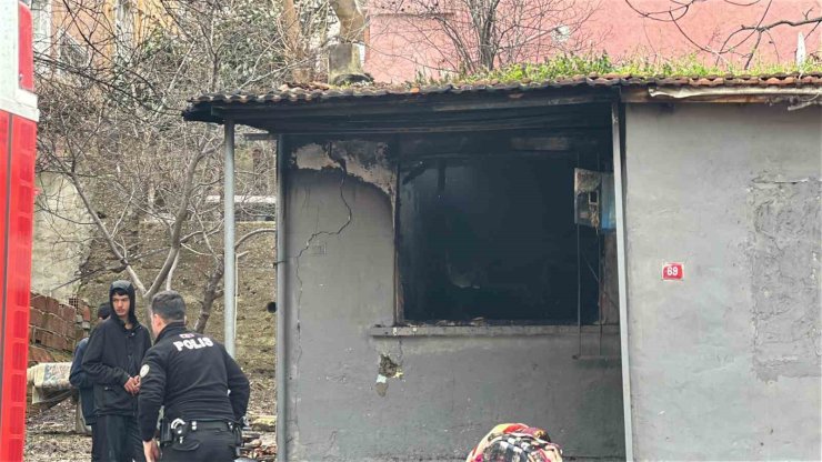 ÜSKÜDAR’DA GECEKONDU YANGINI: O ANLAR KAMERADA
