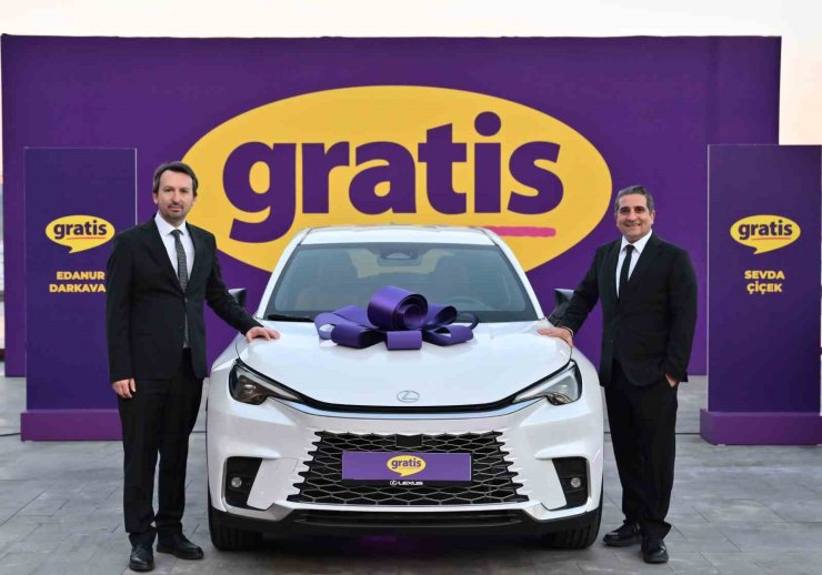 GRATİS’İN 15’İNCİ YILINA ÖZEL KAMPANYASIYLA OTOMOBİL KAZANAN 15 TALİHLİ ÖDÜLLERİNE KAVUŞTU