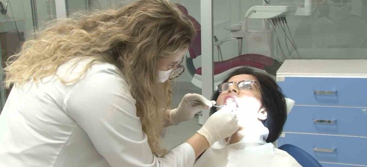 33 YILDIR KORKUDAN DİŞ HEKİMİNE GİTMİYORDU: ‘GÜLÜMSETEN DİŞ PROJESİ’ İLE TEDAVİ OLDU