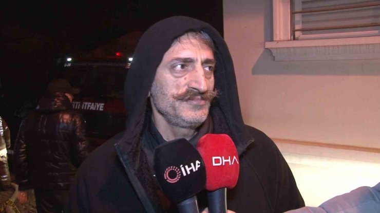 BEŞİKTAŞ’TA 3 KATLI 2 AHŞAP BİNA ALEV ALEV YANDI