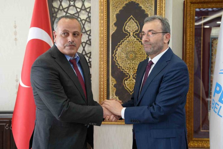 FİLİSTİNLİ BELEDİYE BAŞKANINDAN GÖZ YAŞARTAN İSTEK: "BİZE DEĞİL GAZZE’YE YARDIM EDİN"