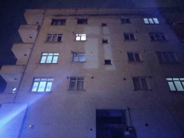 PENDİK’TE EV SAHİPLERİ İLE KİRACILARIN KAVGASI KANLI BİTTİ: 3 YARALI