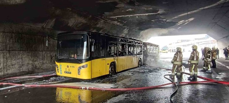 BAŞAKŞEHİR’DE İETT OTOBÜSÜ ALEV ALEV YANDI