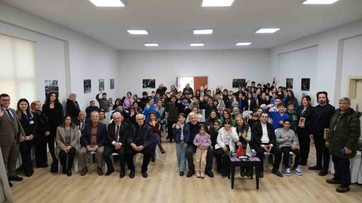 EDEBİYATIN USTA KALEMİ ŞARKILARLA, TÜRKÜLERLE, ŞİİRLERLE ANILDI