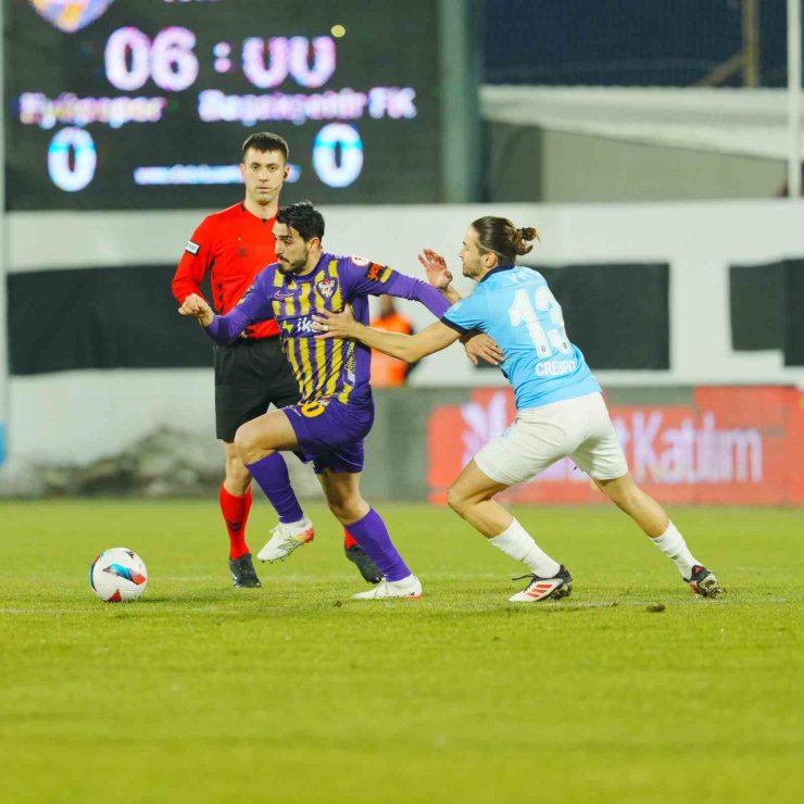 ZİRAAT TÜRKİYE KUPASI: EYÜPSPOR: 0 - BAŞAKŞEHİR: 0 (İLK YARI)