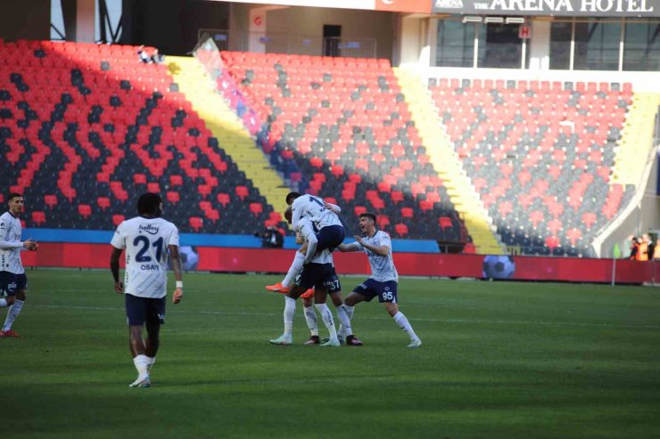 FENERBAHÇE, TÜRKİYE KUPASI’NDA 3’TE 3 YAPARAK ÇEYREK FİNALE YÜKSELDİ