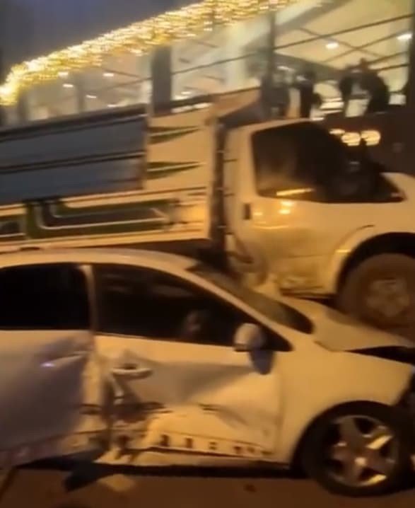 ARNAVUTKÖY’DE POLİS MEMURUNUN YARALANDIĞI KAZA KAMERADA